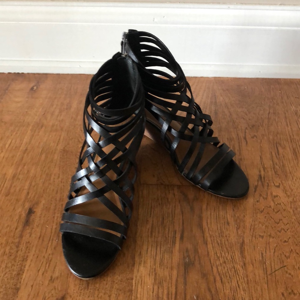 Hinge sandal in black